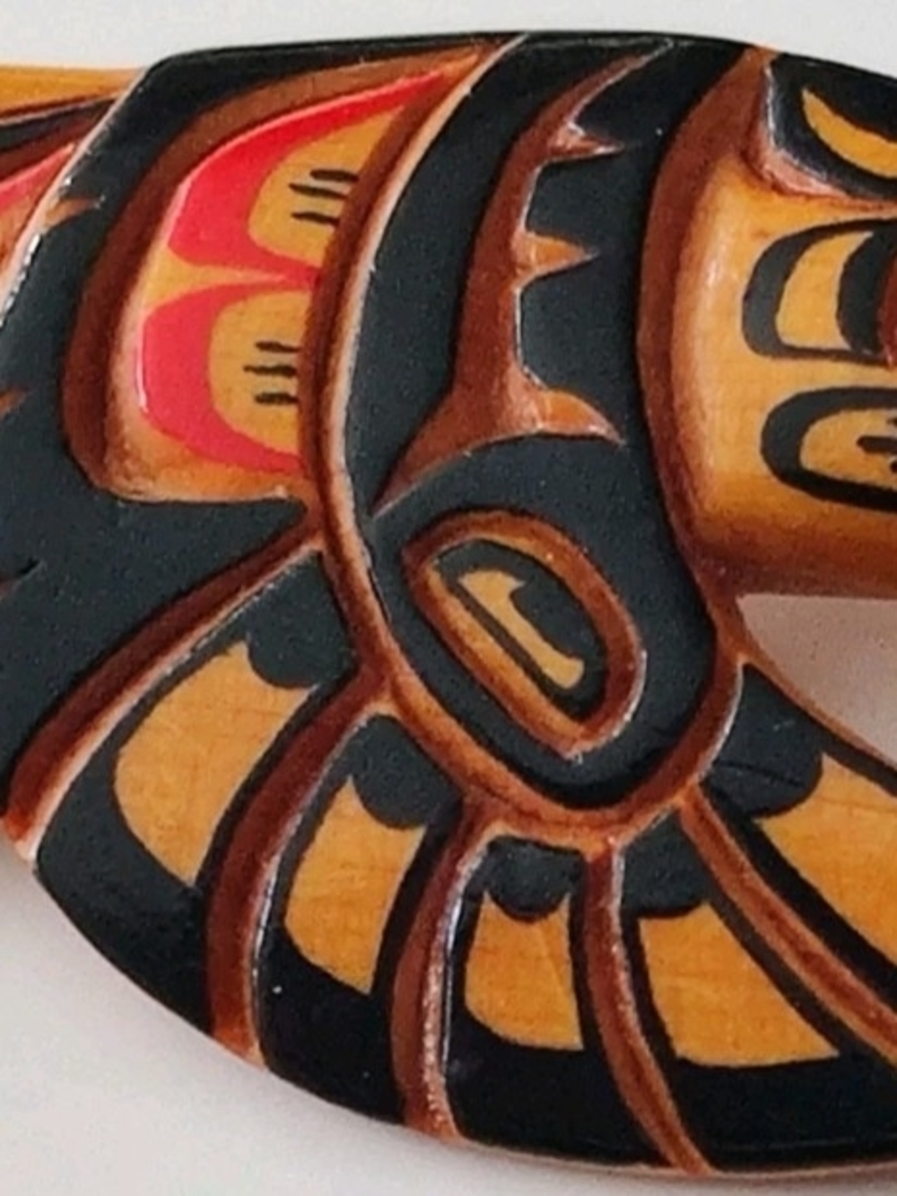 Vintage Canadian Indigenous Art Brooch Hand-carved Cedar ca. 1989.... - Picture 9 of 12